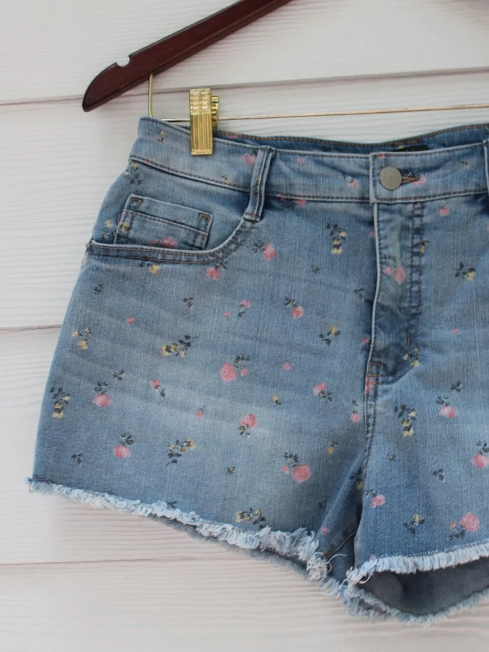 Wild Fable Floral printed Denim Shorts Light Wash Frayed Hem - Size 10